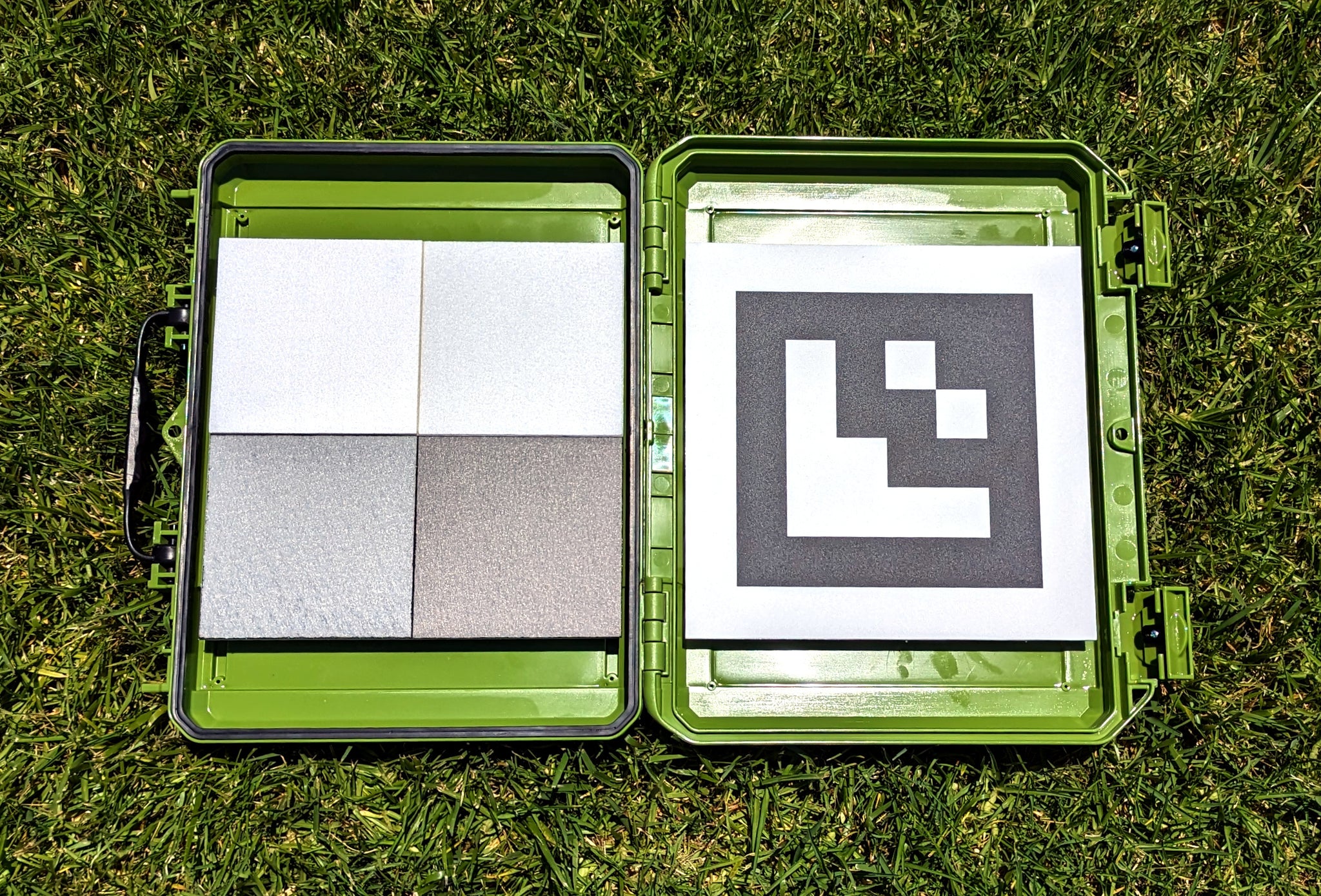 Diffuse reflectance standard calibration target package t3 r125